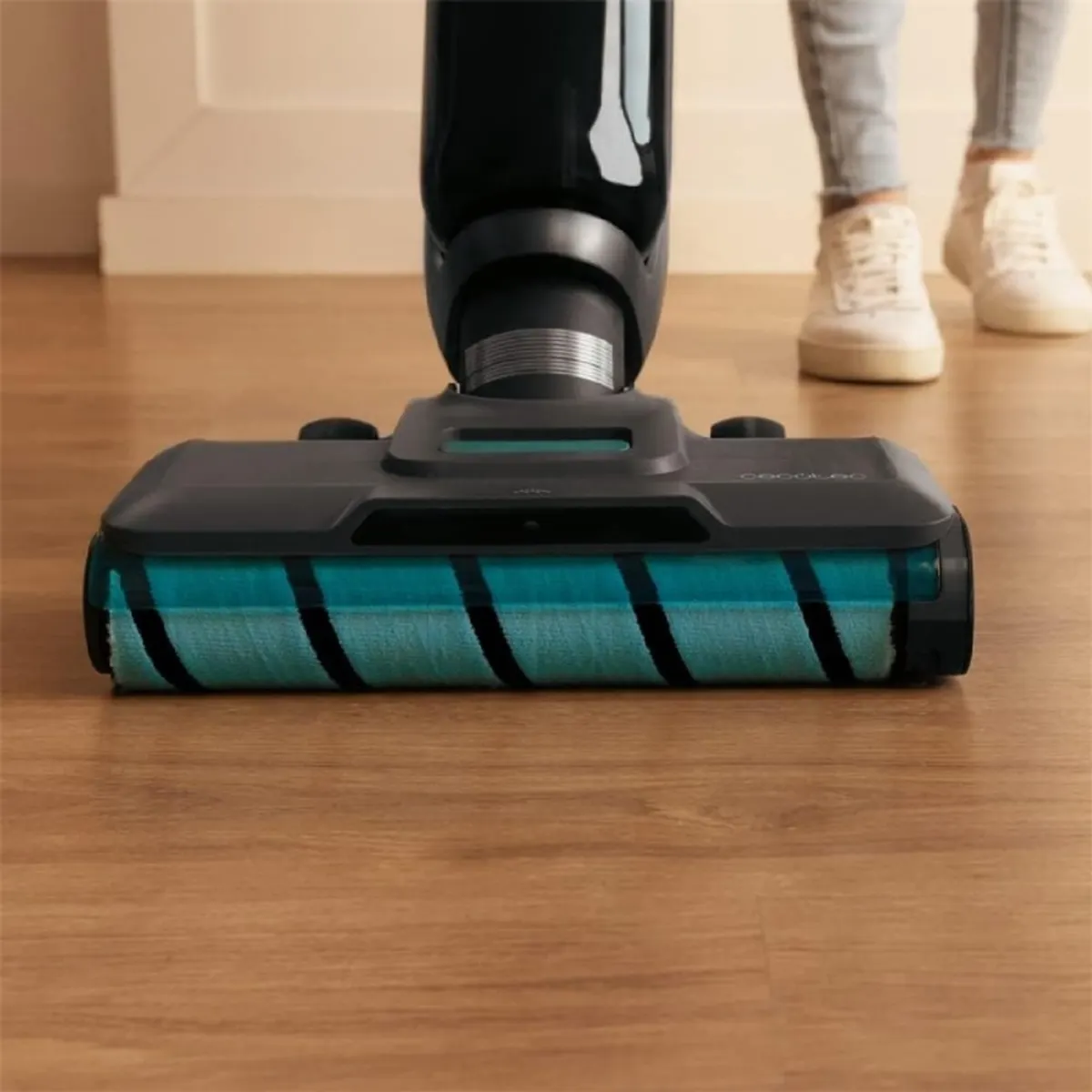 CECOTEC 05852 nedves-száraz tisztító egység laminált, csempe, fa; spriccelés funkcióval; 700 ml; levehető adagoló; fekete, szürke, világoskék #4