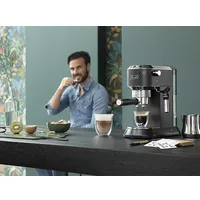 DeLonghi EC685.BK félautomata eszpresszó kávéfőző beépített tejhabosító 15 bar nyomás 1,1 L víztartály rozsdamentes acél ház #5